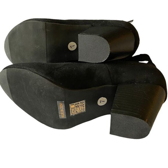 Luoika Wm’s Sz 7 Black Suede Ankle Strap Round Toe Pump Shoes - Picture 5 of 5